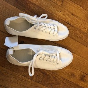 ✨ NWT white sneakers